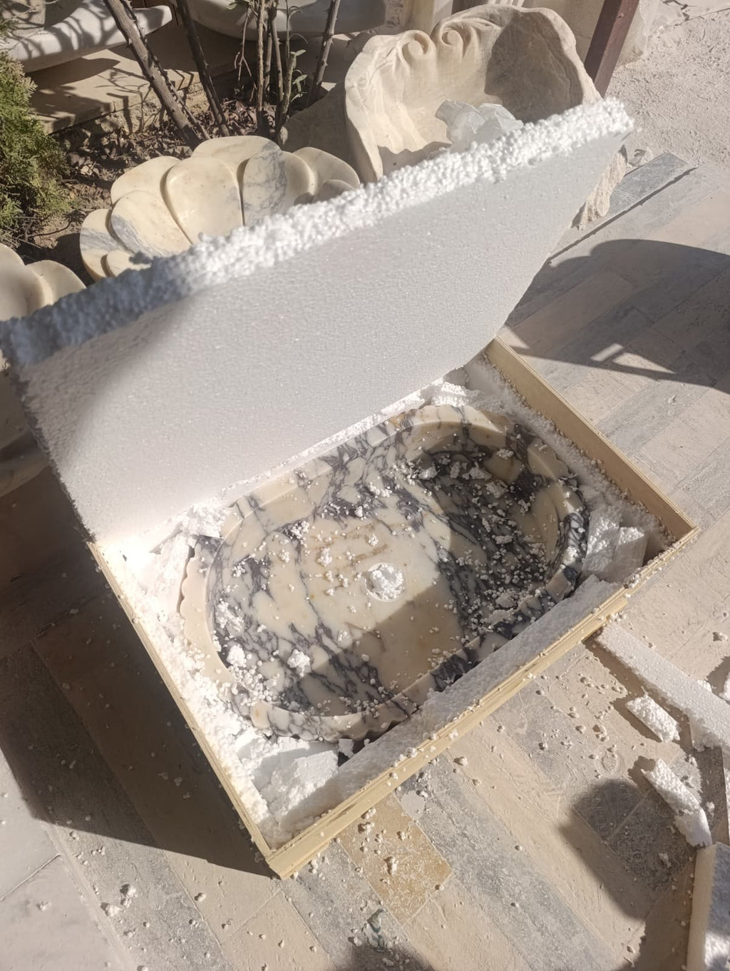 Natural Calacatta Viola Marble Fluted Sink